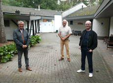 Foto: Jeugdherberg Gagelhof met manager Frank Yseboot, Patrick Debaere en Marcel De Vos, respectieve