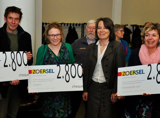 2018-03-19 Kerstmarkt 2017 - Uitreiking cheques aan 3 goede doelen