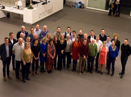 De nieuwe Gemeente- en OCMW-raad bij de installatie van het nieuwe bestuur en de eedaflegging De nieuwe Gemeente- en OCMW-raad bij de installatie van het nieuwe bestuur en de eedaflegging