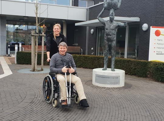 Cindy Van Paesschen vertrekt met Danny Van de Velde, vanuit WZC De Buurt Cindy Van Paesschen vertrekt met Danny Van de Velde, vanuit WZC De Buurt